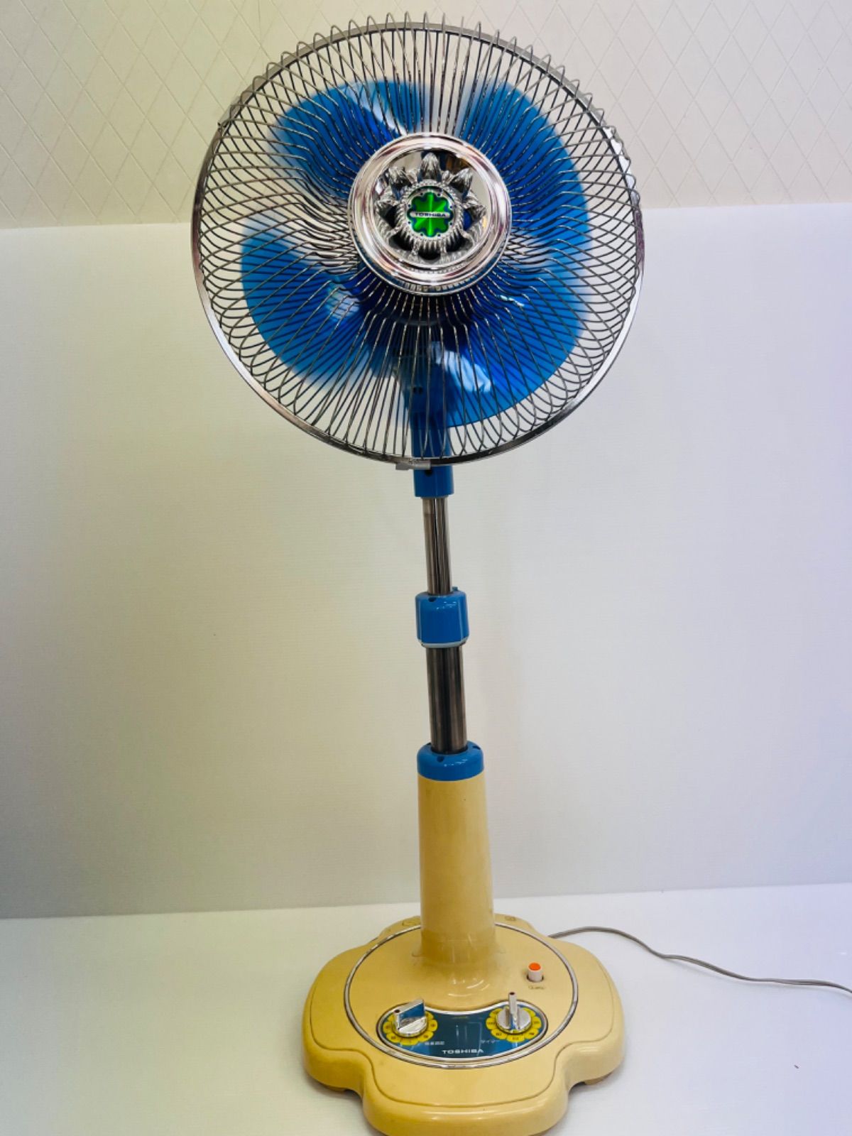 昭和レトロ　TOSHIBA 扇風機 F-260B 昭和レトロ TOSHIBA 扇風機 F-260B - メルカリ