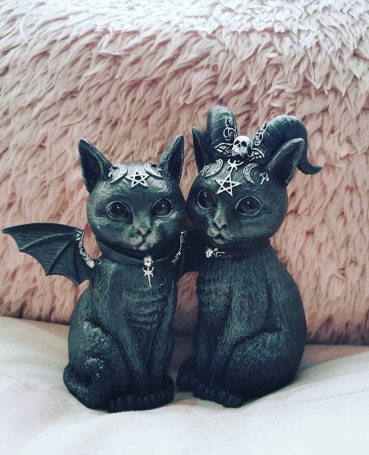 ネズミを捕まえた黒猫　クロネコ　木製　人形　置物　エルツ　ザイフェン　ドイツ plus-catmouse101_10.jpg