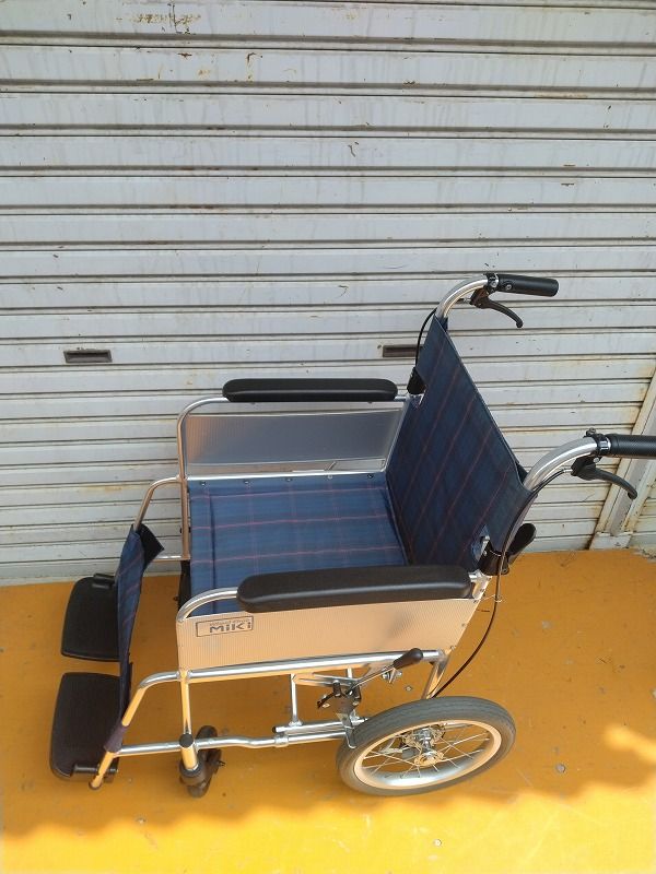 送料無料 一部地域を除く Miki 介助用 軽量車椅子 C43KDB-SP KM-25-0908-02