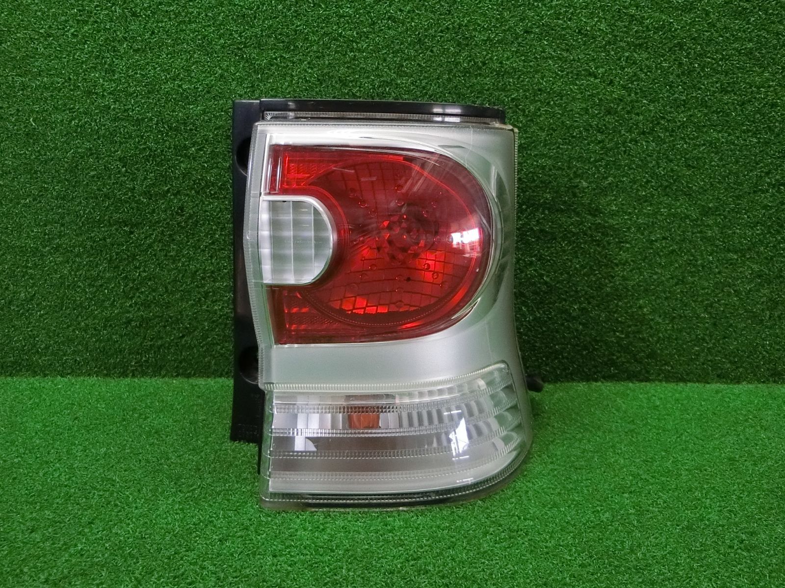 10277] タント カスタム L375S 右 テールライト テールランプ