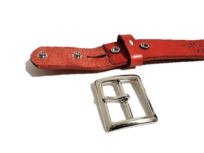 栃木レザー フラワー型スタッズベルト 赤 グリーンスポッツ 40mm幅