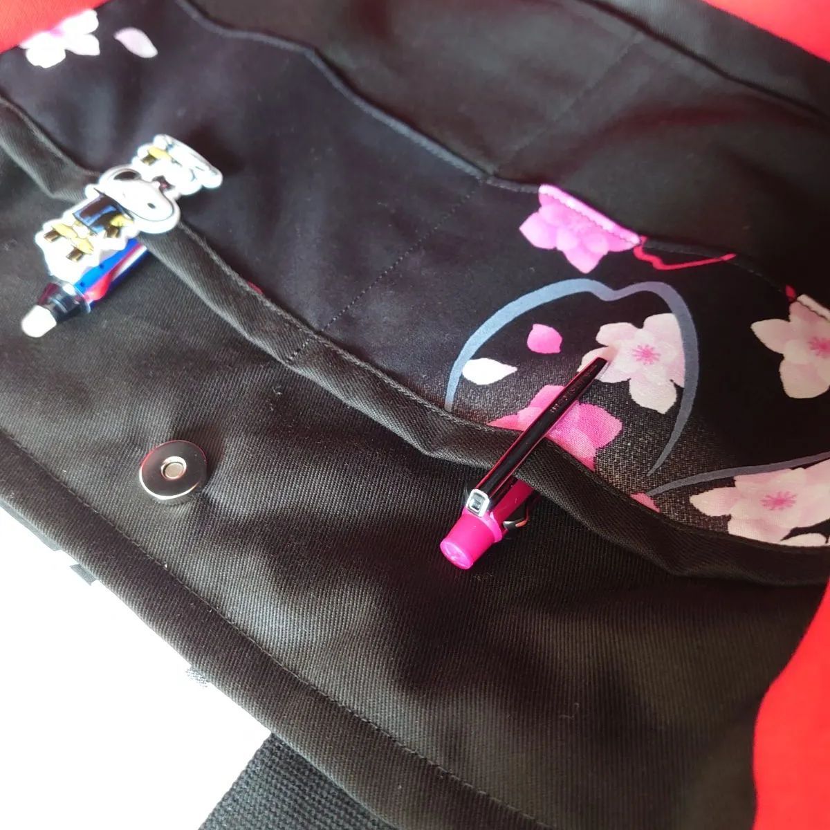桜にバラ　サイドポケット　肩掛けトートバッグ　ハンドメイドバッグ