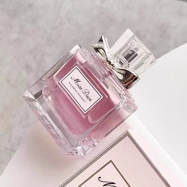 新品未開封　Miss Dior ブルーミングブーケ　100ml 新品未開封Miss Dior ブルーミングブーケ100ml