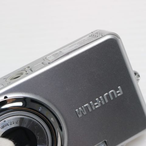 美品 FinePix J30 シルバー 即日発送 FUJIFILM デジカメ デジタル