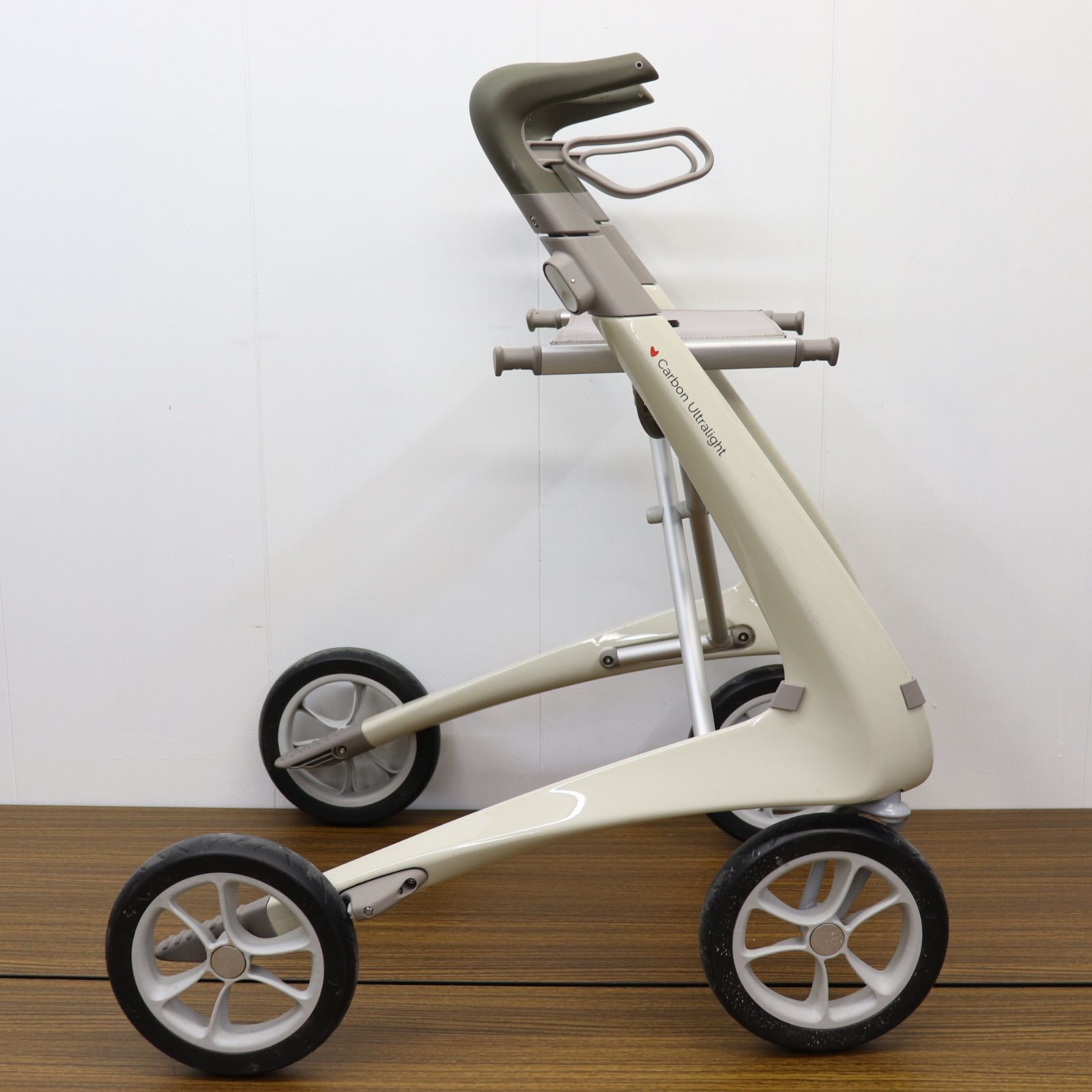 即日発送】byACRE バイエーカー 歩行器 カーボンウルトラライト