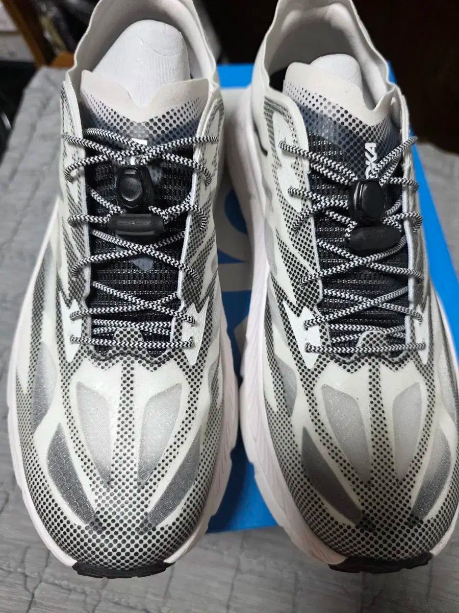 HOKA ONE ONE ホカオネオネ マップ速度 4 ライト 270