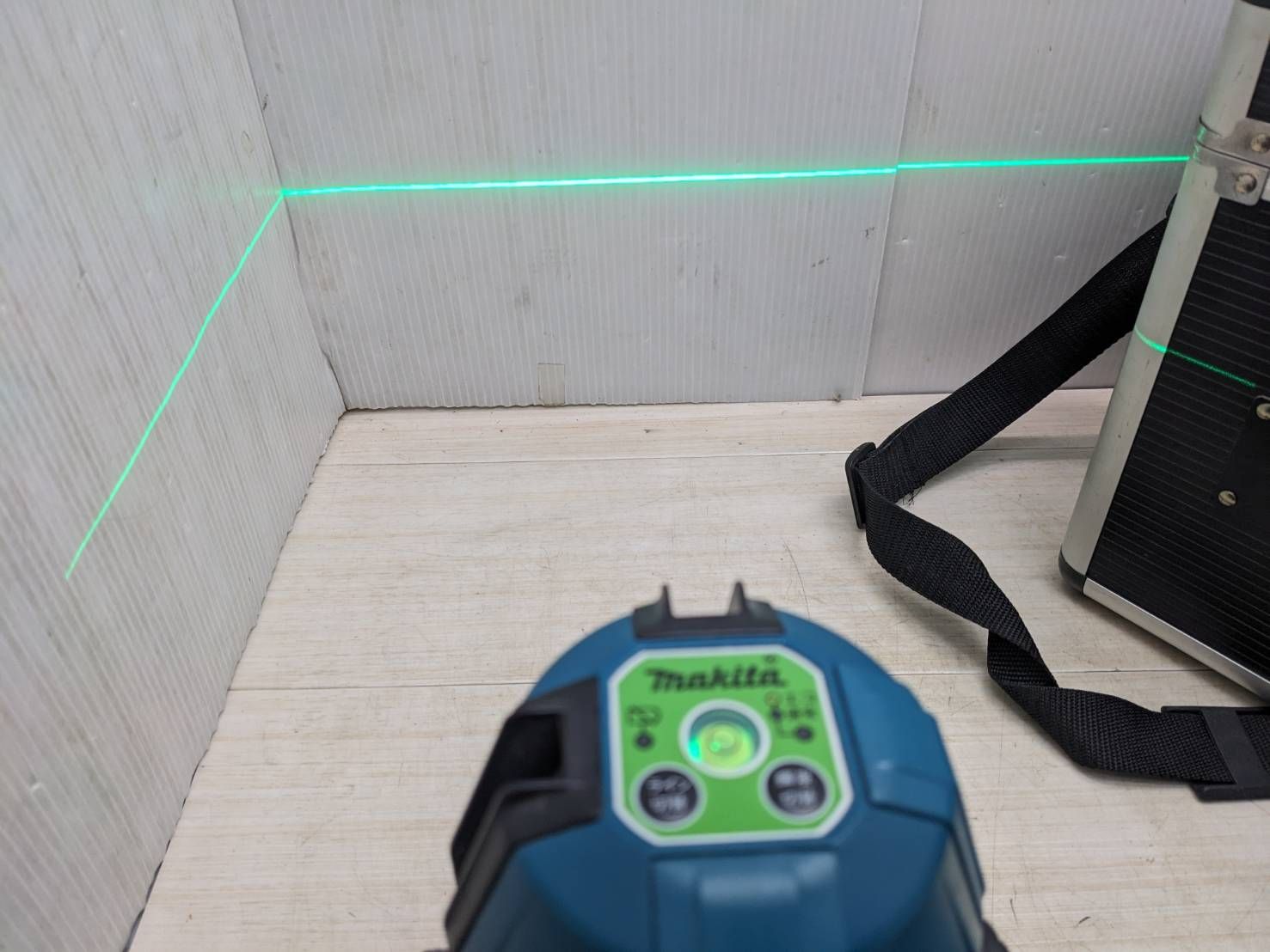  S 98198 makita 墨出し器 おおがね ろく グリーンレーザー SK 20 GD 角度計 水平器 水準器 計測 検査