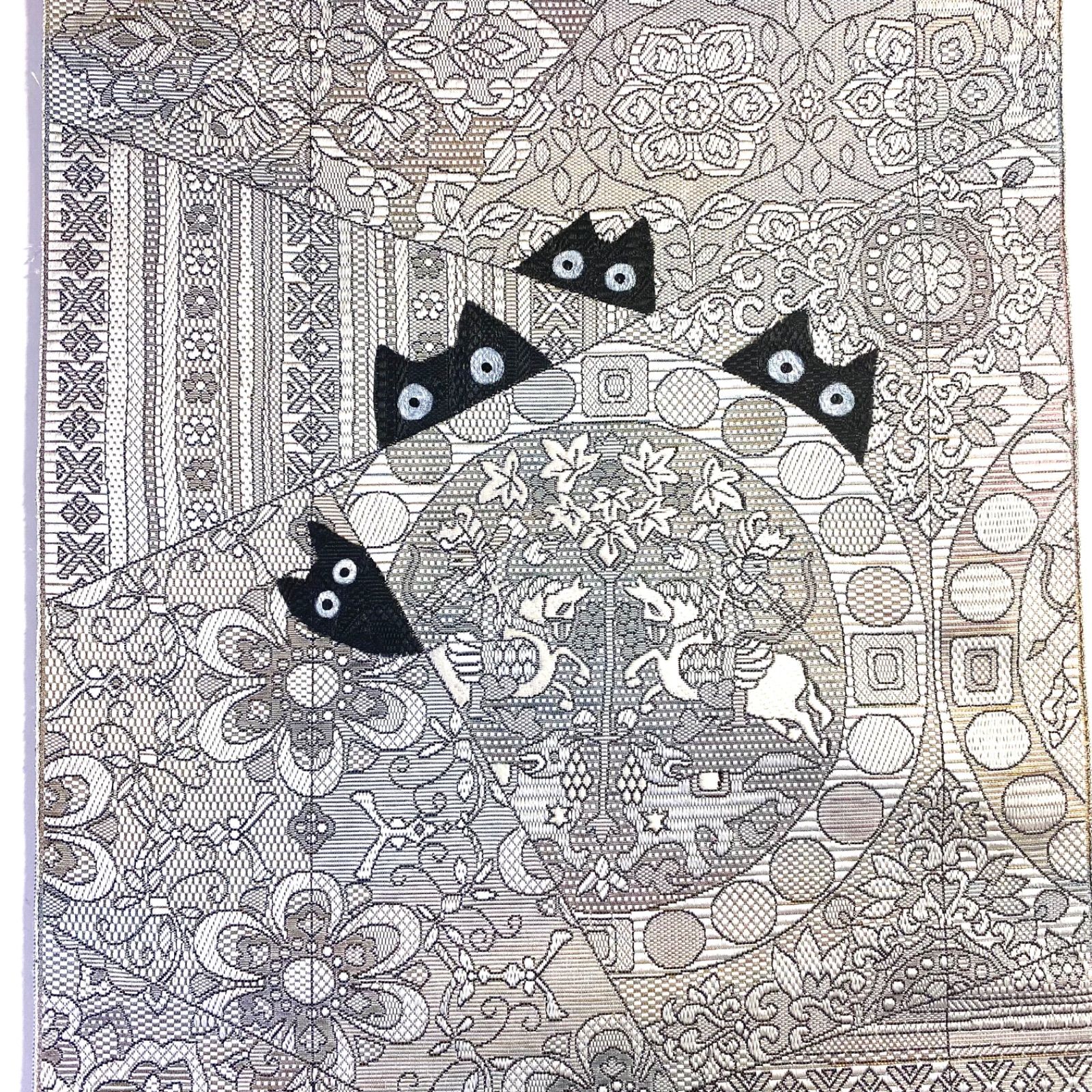 4s7 名古屋帯 絹 猫 博多帯 本場筑前 博多織工業組合 黒 銀色 グレー