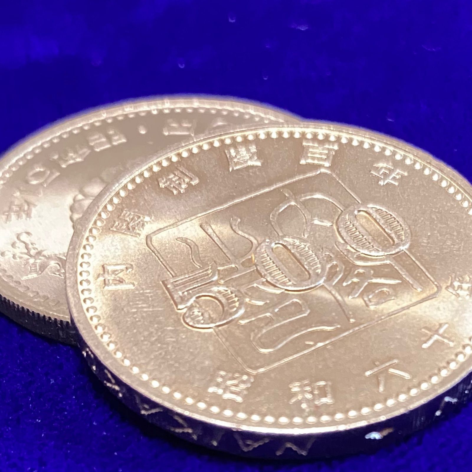新発売の 昭和天皇御在位50年記念100円白銅貨 100円硬貨 記念硬貨 昭和51年