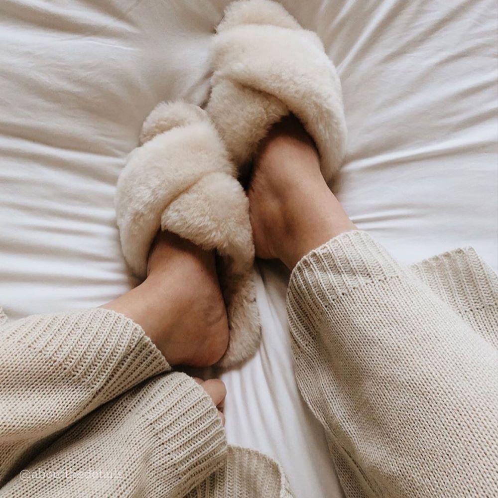 MONCLER モンクレール ダウンマフラー E20930000800 C0207 アイボリー