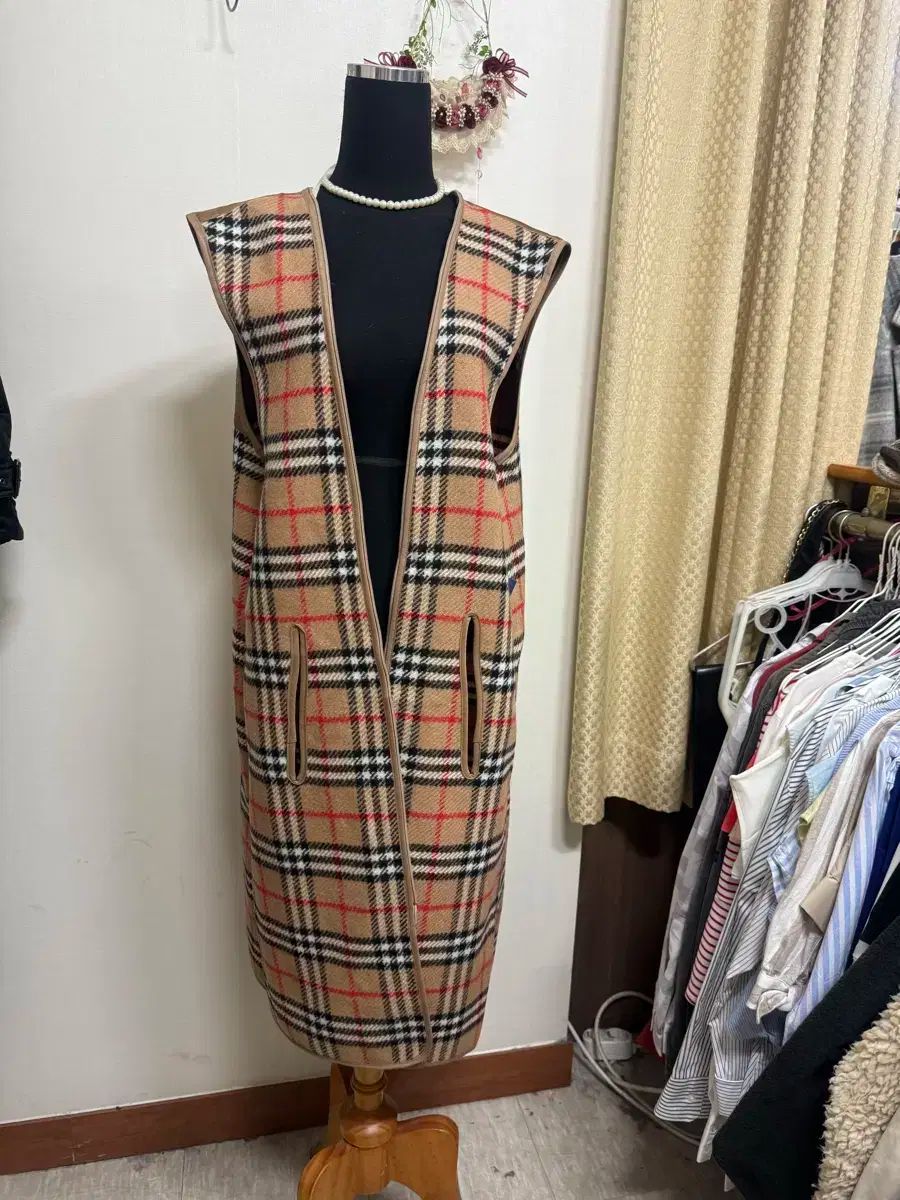 美品 Burberry タスマニア ウール ジレ ベスト 総柄 切替 バーバリー Burberrys 進みます BURBERRY(バーバリー ) ウール 100 % 裏地/ベスト