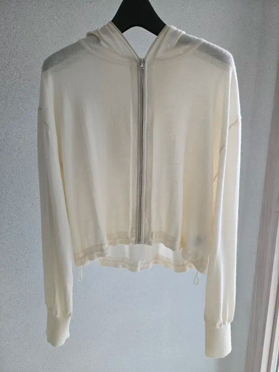 the CASHMERE ジップアップパーカー フード付き