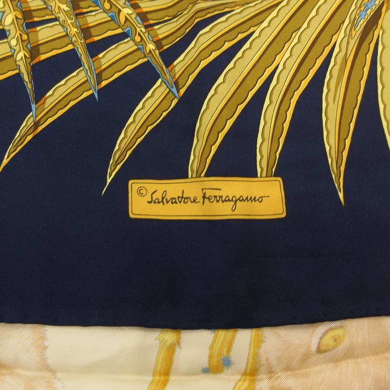 サルヴァトーレ フェラガモ　シルク　スカーフ　アニマル　サバンナ　SILK 絹 サルヴァトーレフェラガモ Salvatore Ferragamo スカーフ