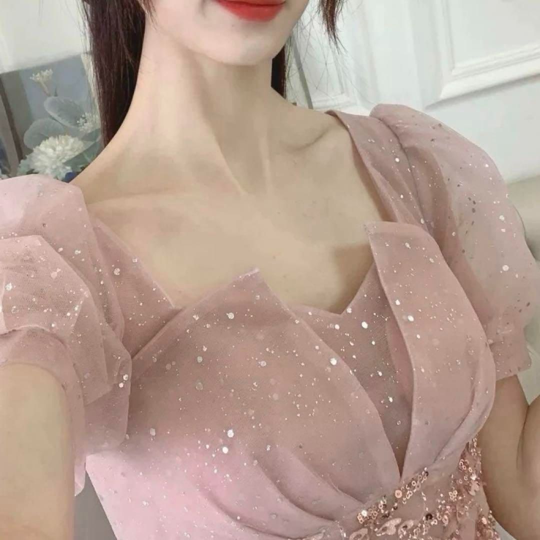小花柄の様なデザインが可愛い シースルーの半袖のロングドレス 小花柄の様なデザインが可愛い シースルーの半袖のロングドレス