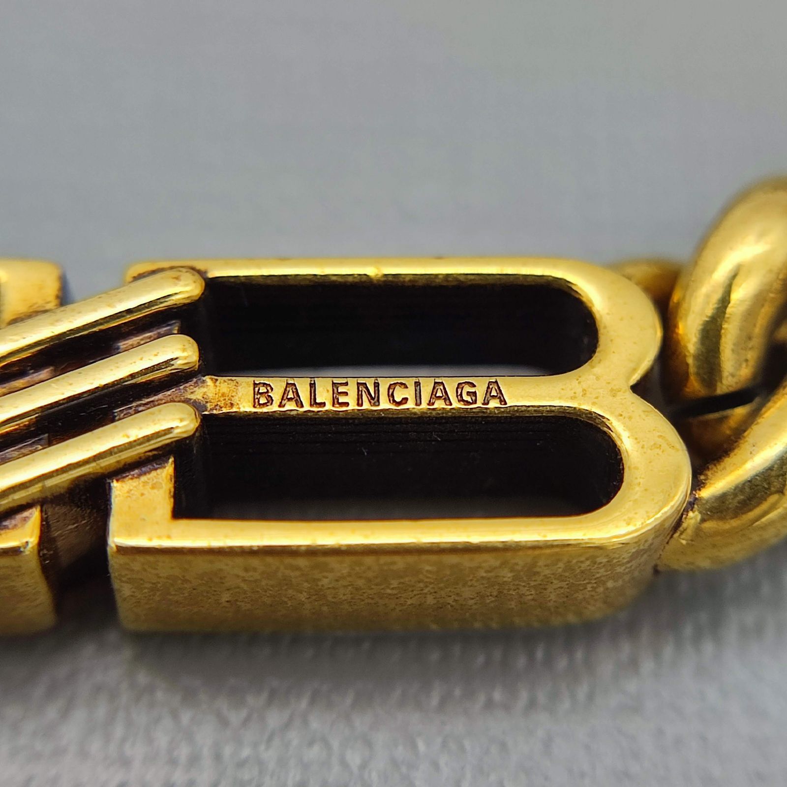美品】バレンシアガ BBアイコングルメットネックレス ゴールド S 美品】バレンシアガ BBアイコングルメットネックレス ゴールド S
