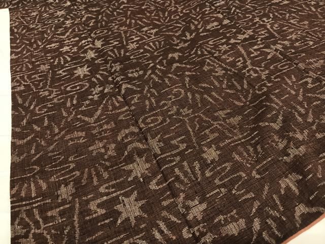 平和屋着物○結城縮 風景草花文 黒鳶色 正絹 逸品 AAAY6652zg