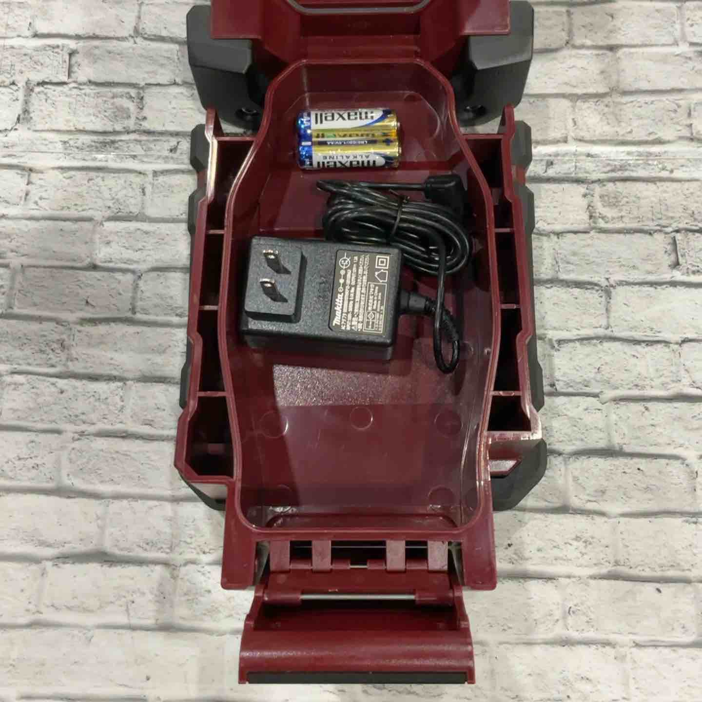 充電式ラジオ　Makita マキタ　MR108 オーセンティックレッド(限定色) マキタ MR108AR 充電式ラジオ 限定色オーセンティックレッド