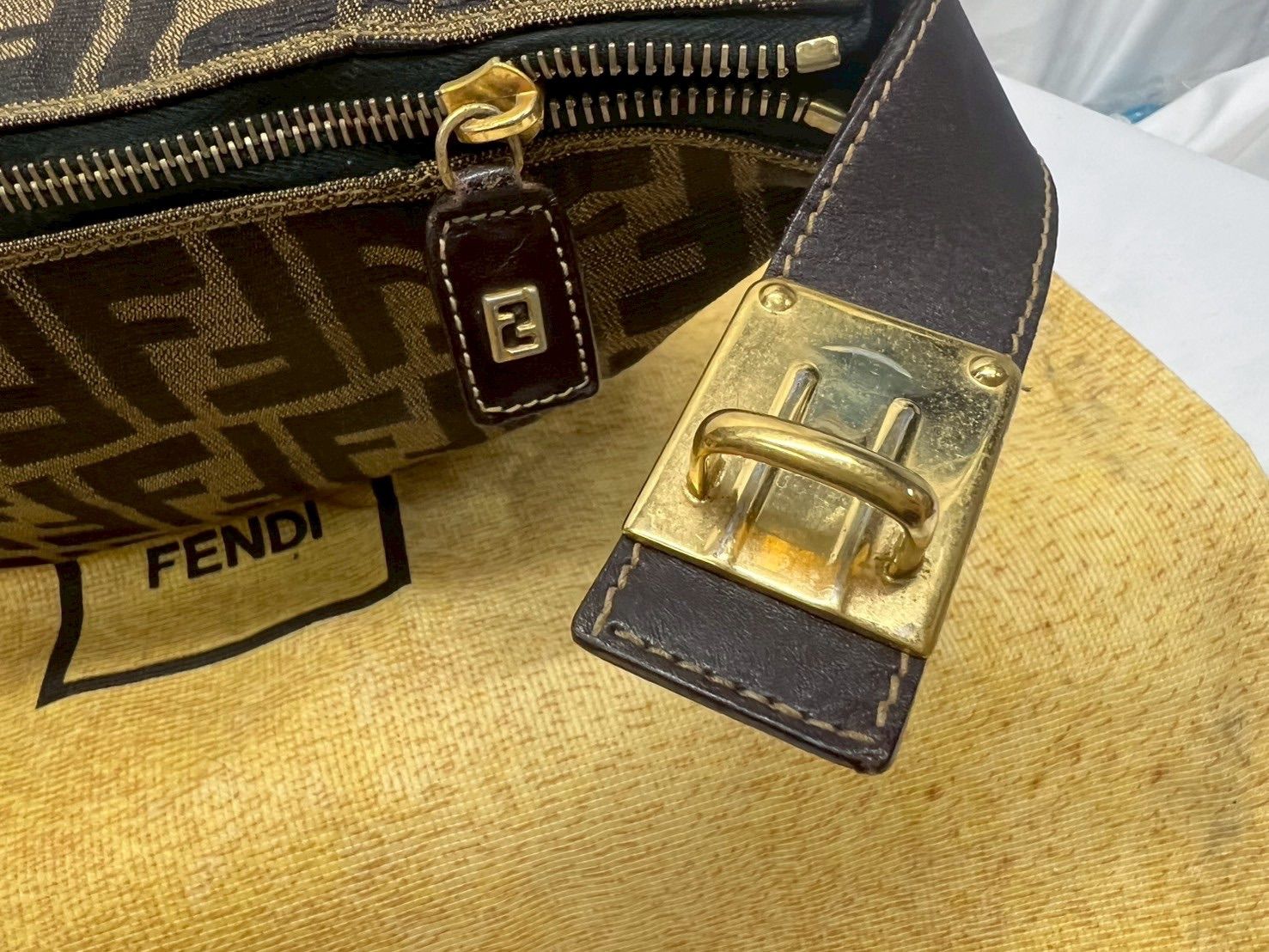 専用❗️FENDIi✨ フェンディ ズッカ柄　バニティ ハンドバッグ　ポーチ 楽天市場】フェンディ ズッカ バニティバッグの通販