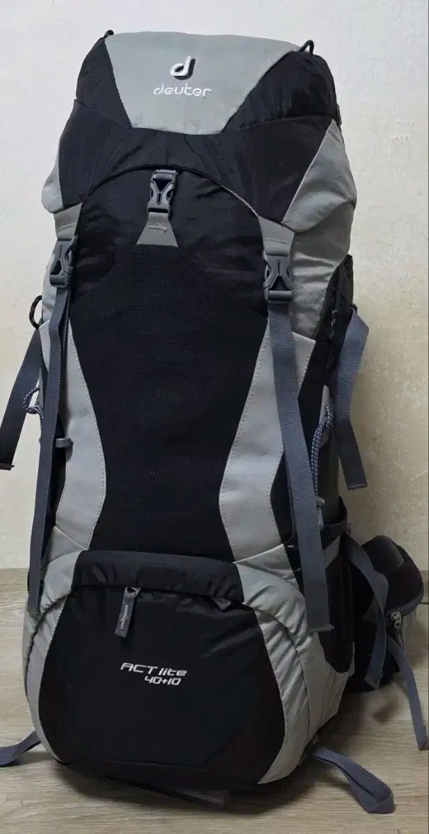 deuter₍ドイター deuter ACT LITE 40 ＋ 10 登山リュック 旅行キャンプ用バックパック