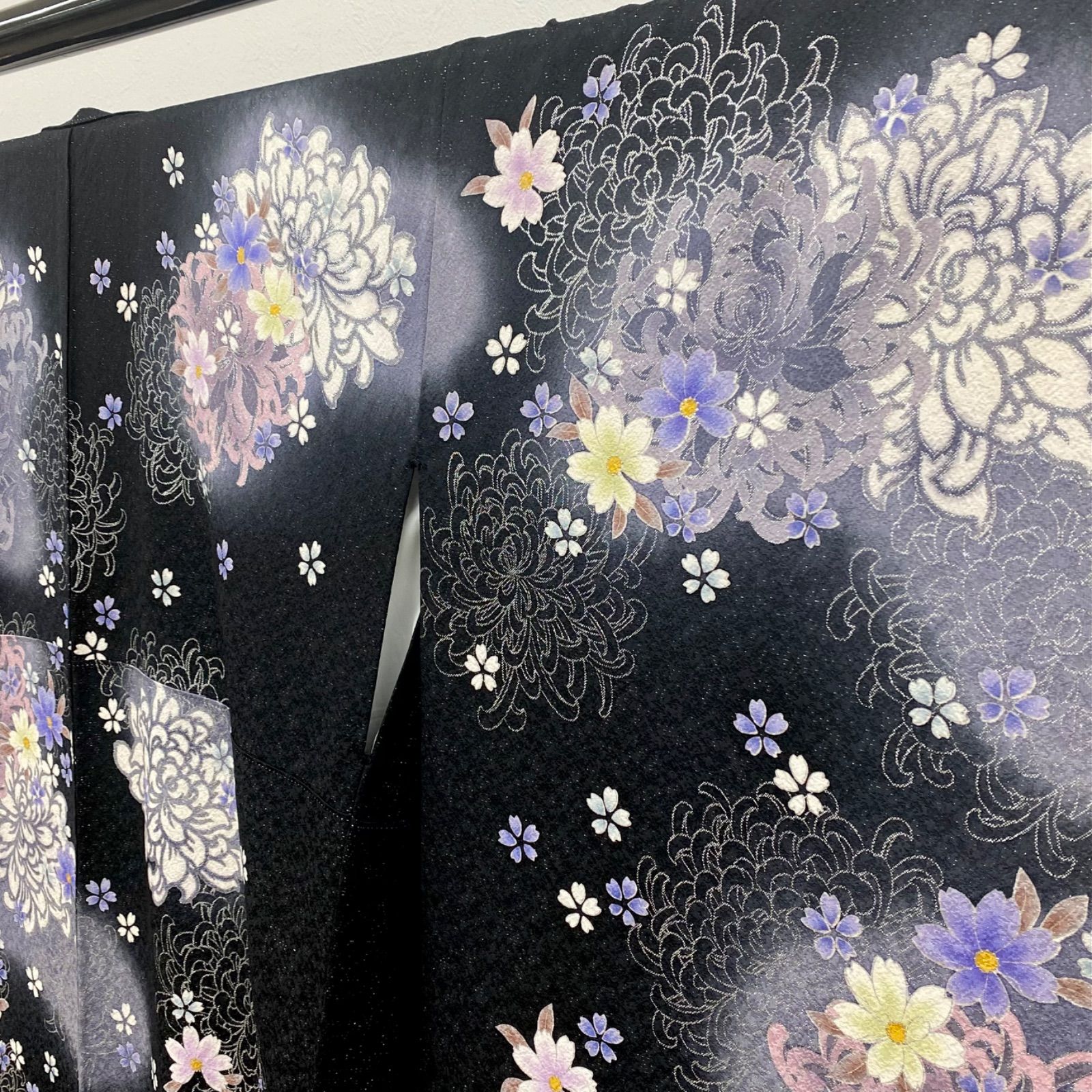 振袖 銀彩 銀通し 紋意匠 身丈164cm パールトーン加工済 MO3153