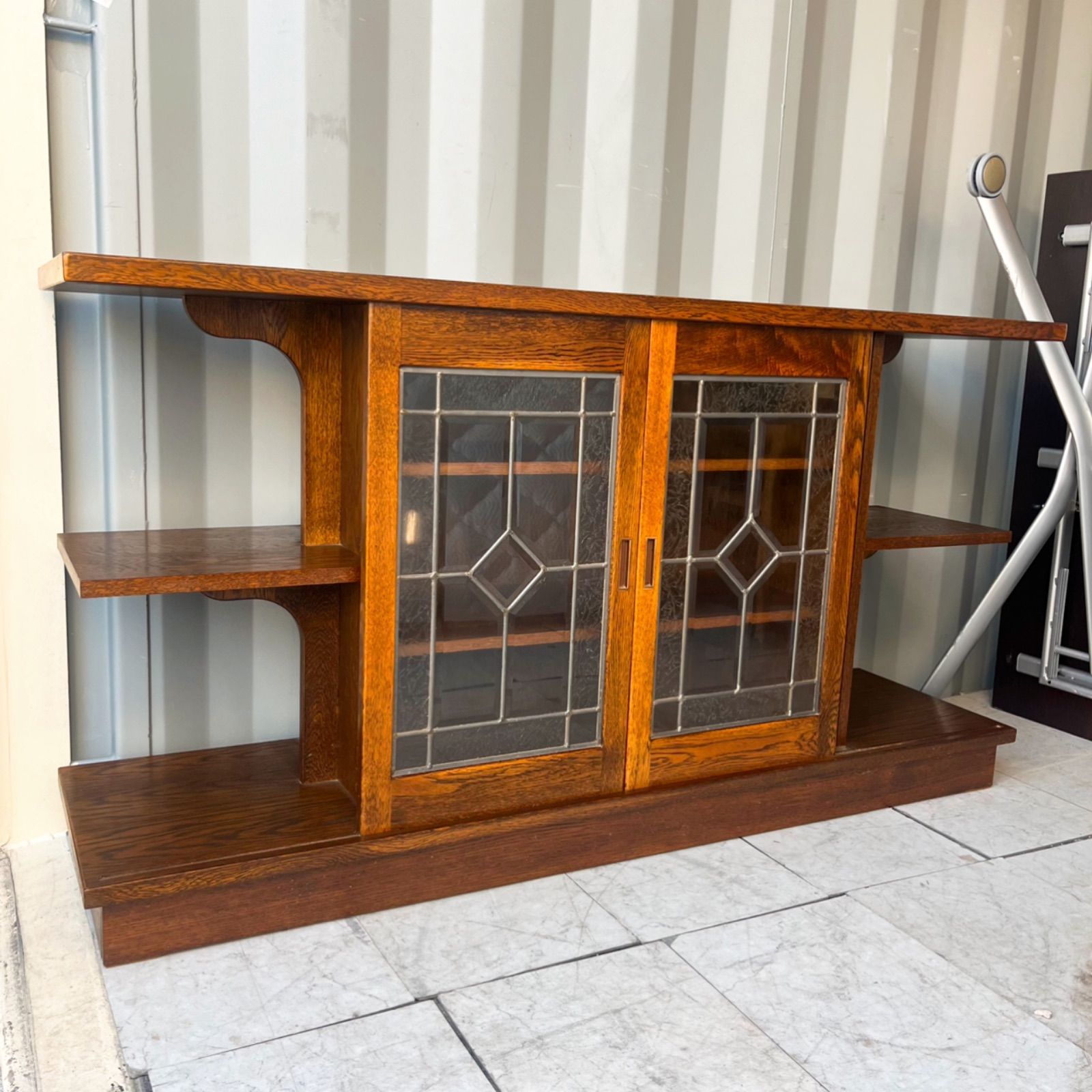 取付無料！三越家具 ブルージュ 天然木ステンドグラス扉アンティーク