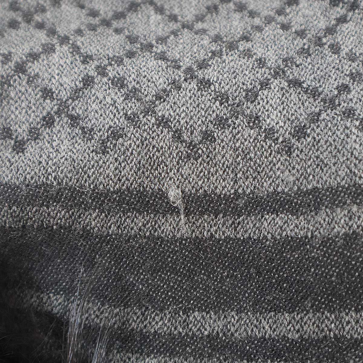 GUCCI グッチ GG柄ファーシルクマフラー グレー - メルカリ 