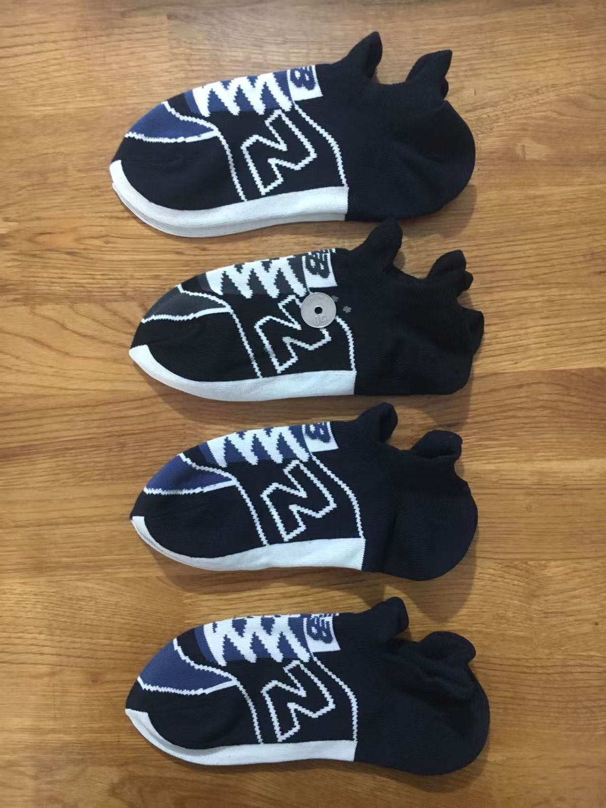 極美品ニューバランスウエア2024ウエアセットおまけ靴下付き♥️ ニューバランス（new balance）靴下 スニーカー柄 シフテッド