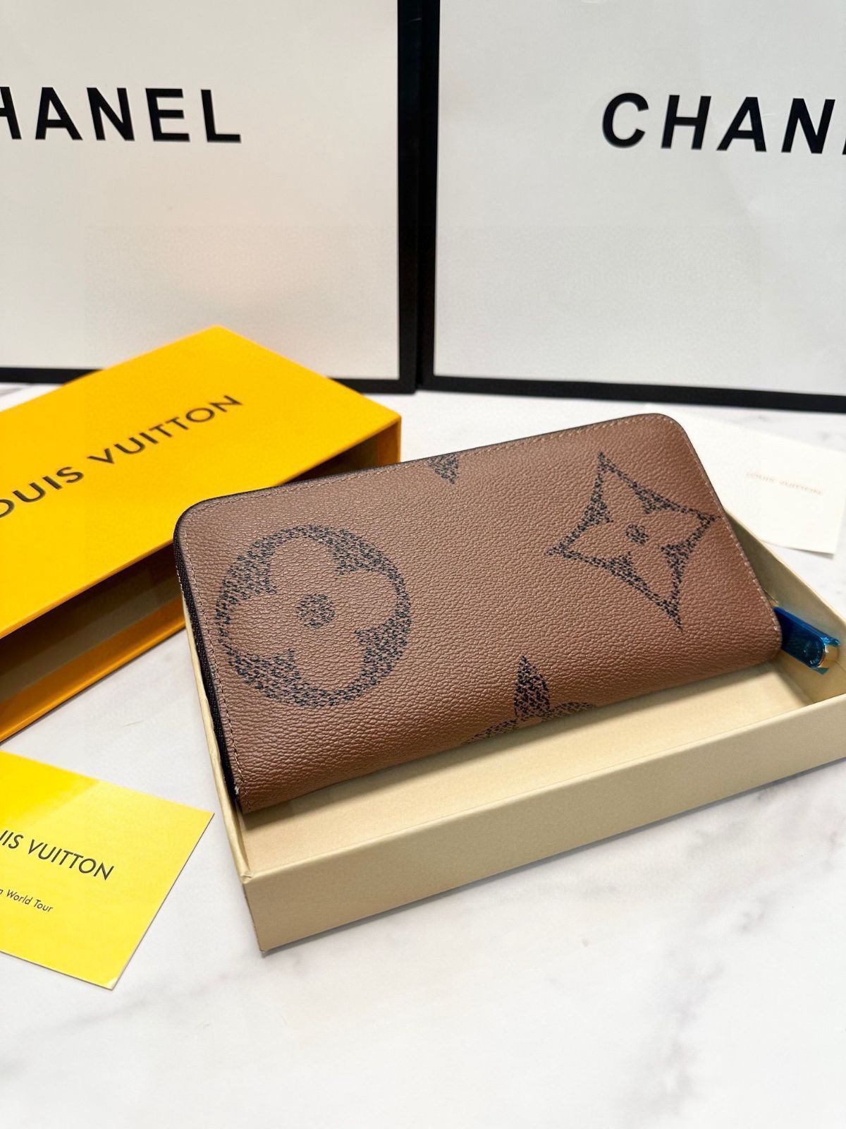 限定品◆関税なし【LOUIS VUITTON】ジッパーポーチ ブラック Louis Vuitton】今日特価！黒色 19x10cm 単ジッパーハンドポーチ