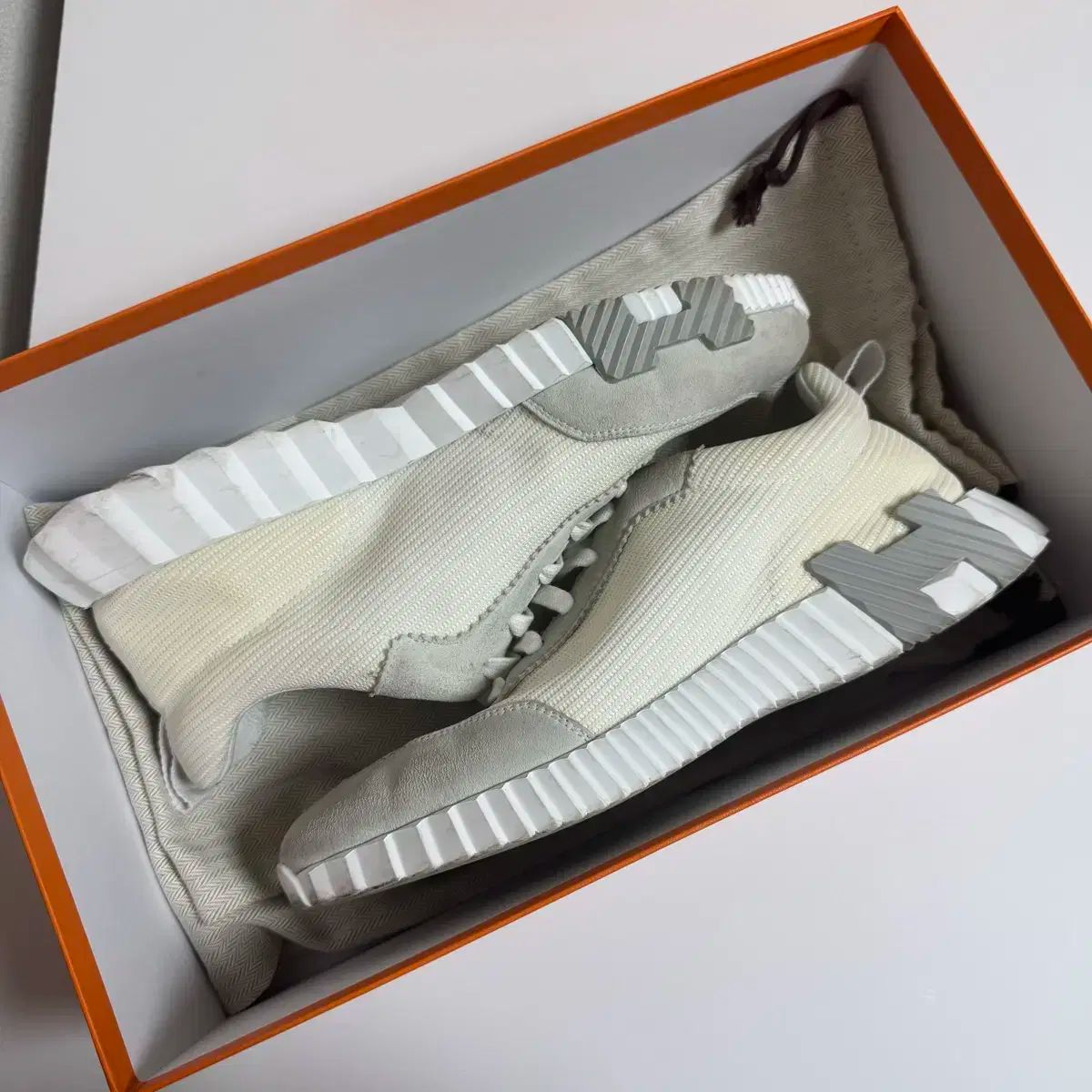 40 HERMES(エルメス) バウンシング ブラン スエード スニーカーズ