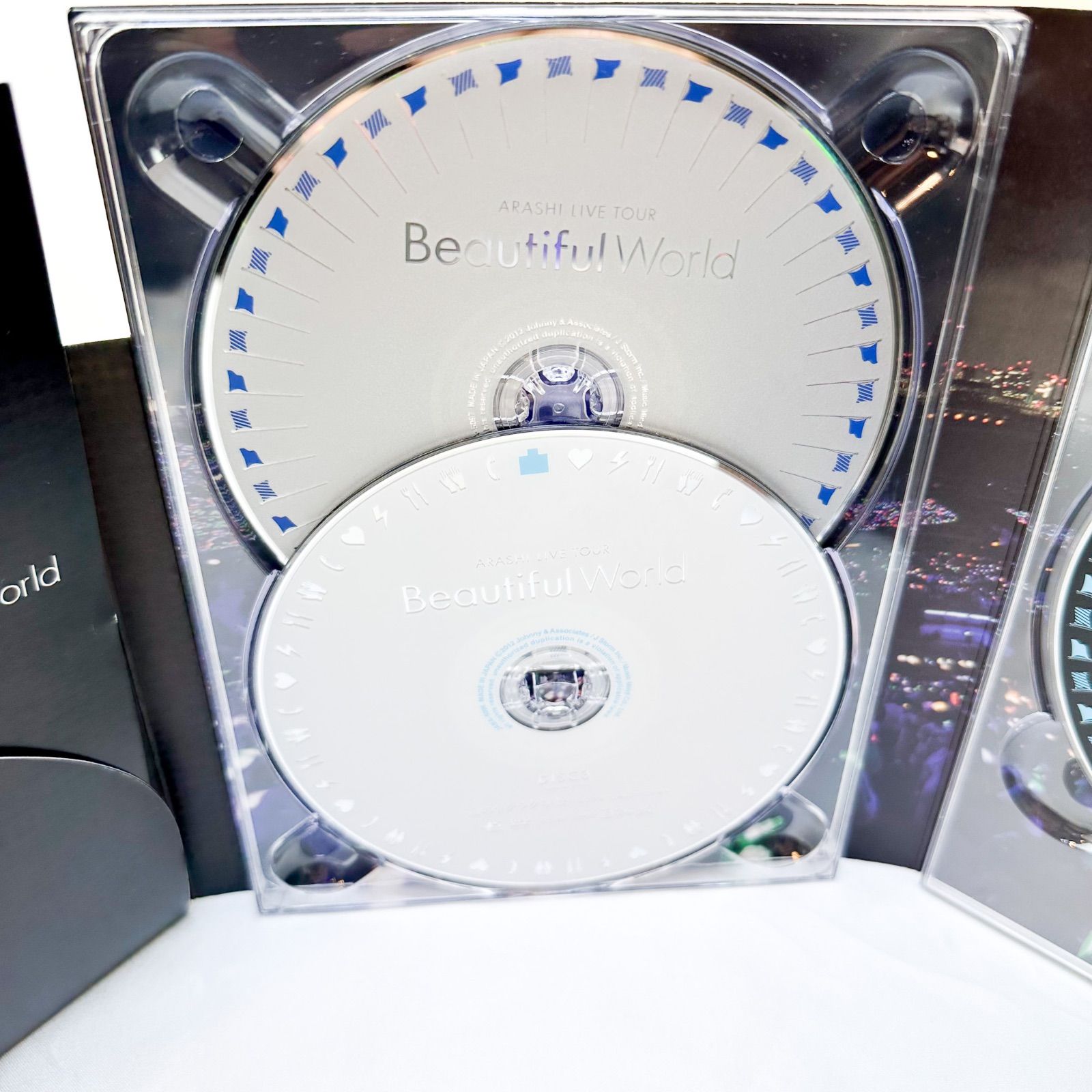 嵐 LIVE TOUR Beautiful World 初回限定盤 アラシ Amazon.co.jp: ARASHI LIVE TOUR Beautiful World(初回限定盤