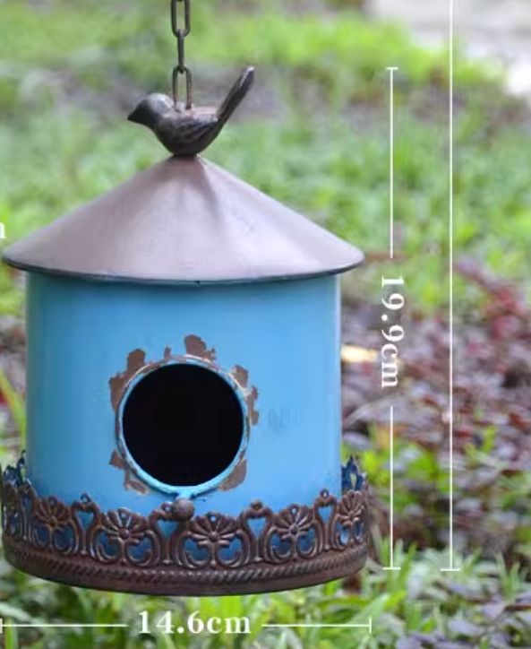 錬鉄製の鳥小屋巣箱 鳥の巣 鳥の巣箱 バードハウス バードルーム 鳥用品 鳥かご アンティーク調 庭園 自然 装飾 休憩所 ハウス 金属 ユニーク ブルー 古いヴィンテージ風 メタル ミニハウス