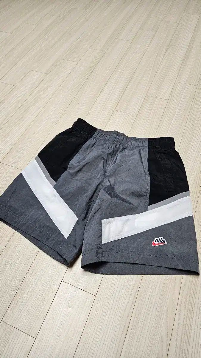 【雷市場（ポンジャン）商品韓国直送】新品 Nike(ナイキ） ウーブン ハーフパンツ