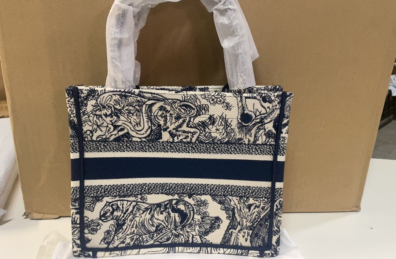 【美しさ◎】Dior★Souvenir Dior Book Tote バッグ ミディアム DIOR | Dior Book Tote バッグ ミディアム マクロカナージュ