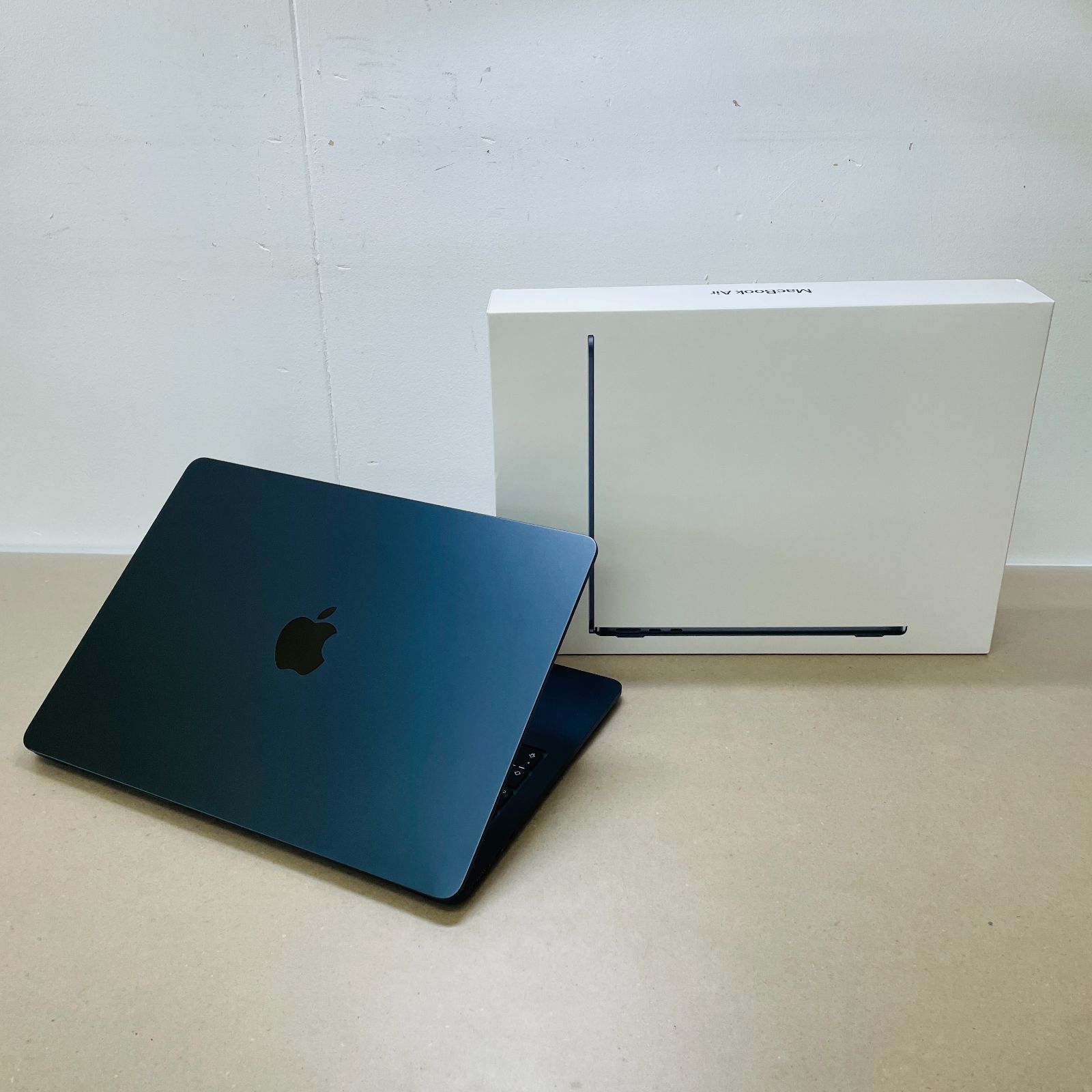 Apple MacBook Air 13.6インチ 2025 M2 16GB SSD512GB 充放電回数63回 バッテリー最大容量96% 付属品完備 C3189 80サイズ発送