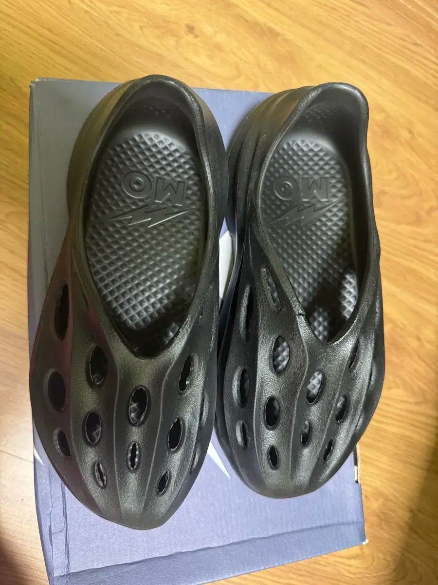 モスポーツ ミュール ブラック ベージュ