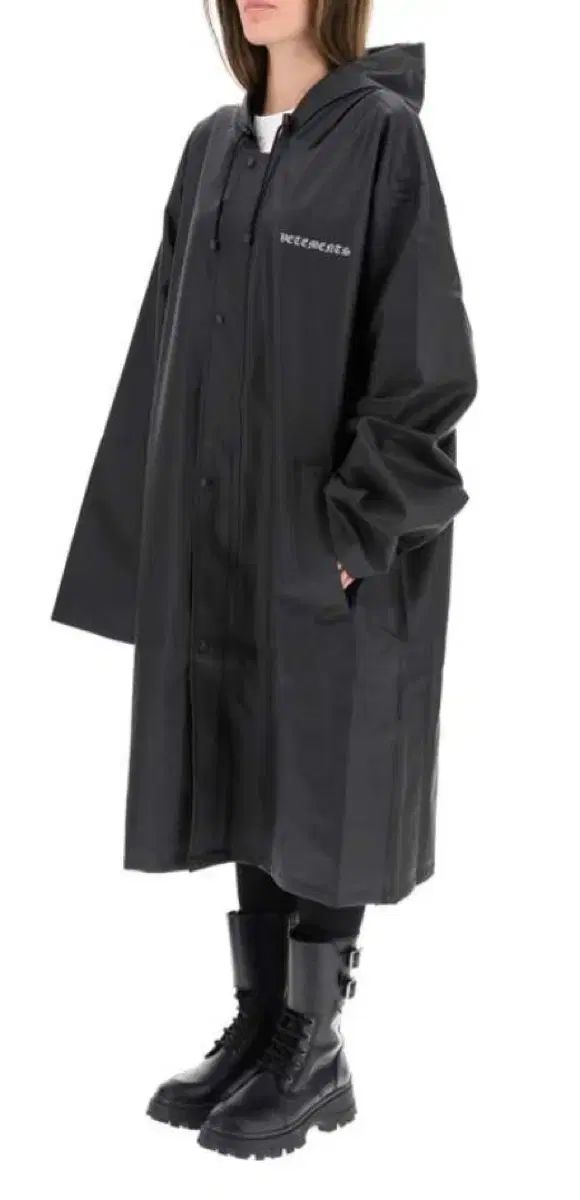 VETEMENTS ブラック レインコート（状態考慮あり ） VETEMENTS レインコート (VETEMENTS/コートその他) UE52CO100B