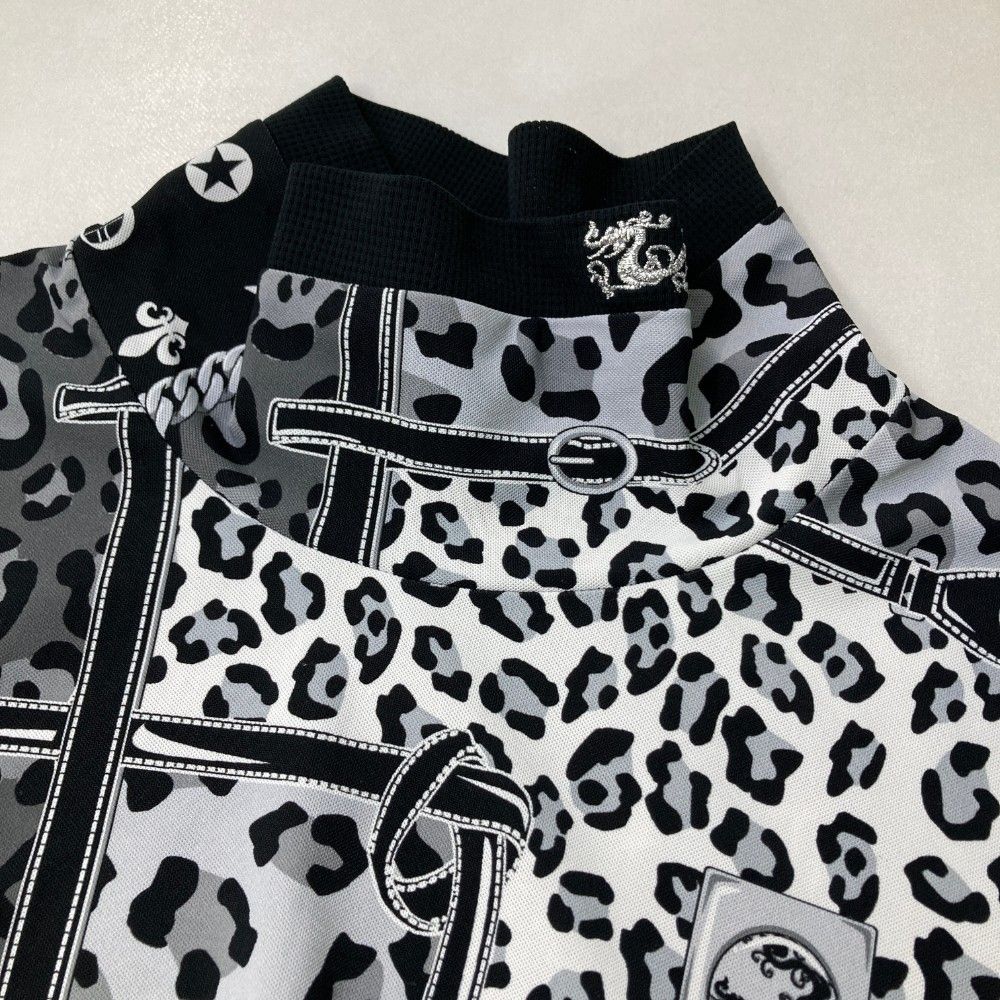 サイズ：2 DANCE WITH DRAGON ダンスウィズドラゴン  ハイネック 半袖Tシャツ ドラゴン レオパード ロゴ総柄 ブラック系 [240101427504] ゴルフウェア レディース ストスト サイズ：2 DANCE WITH DRAGON ダンスウィズドラゴン ハイネック