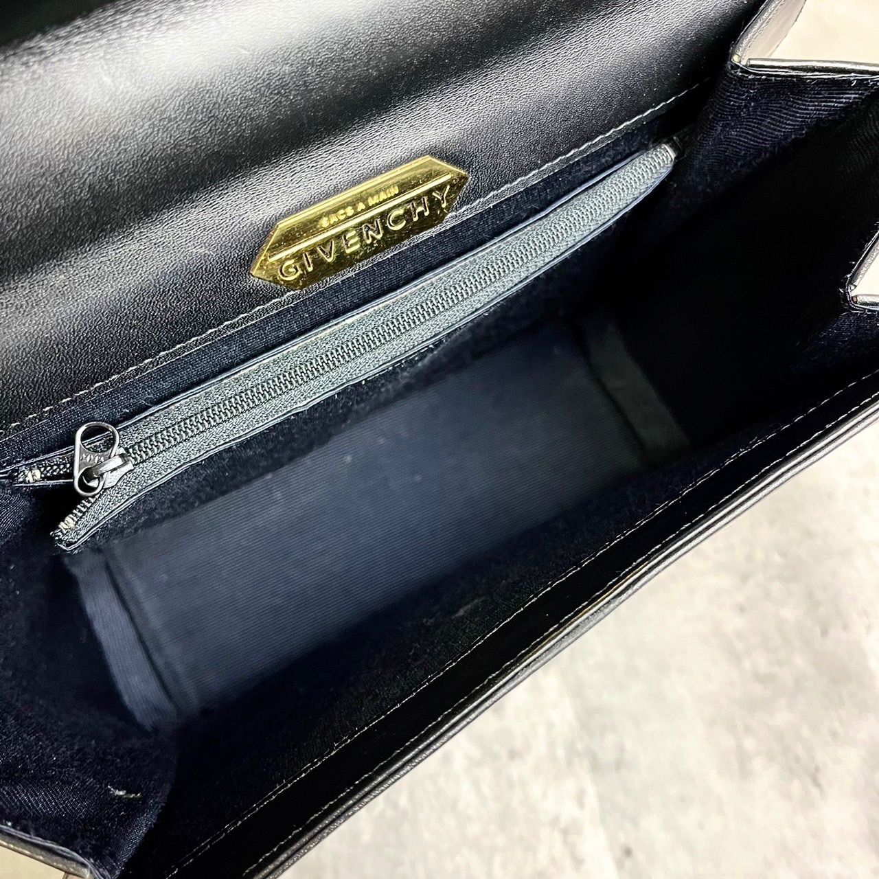 ✨美品✨ GIVENCHY ジバンシー ハンドバッグ パーティーバッグ フォーマル 4Gロゴ ゴールド金具 ロゴ型押し カーフレザー レディース  ブラック 黒色 冠婚葬祭 - メルカリ