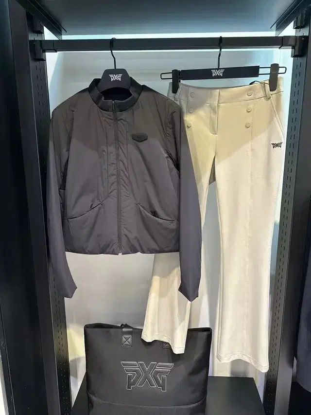 女性用ゴルフウェア