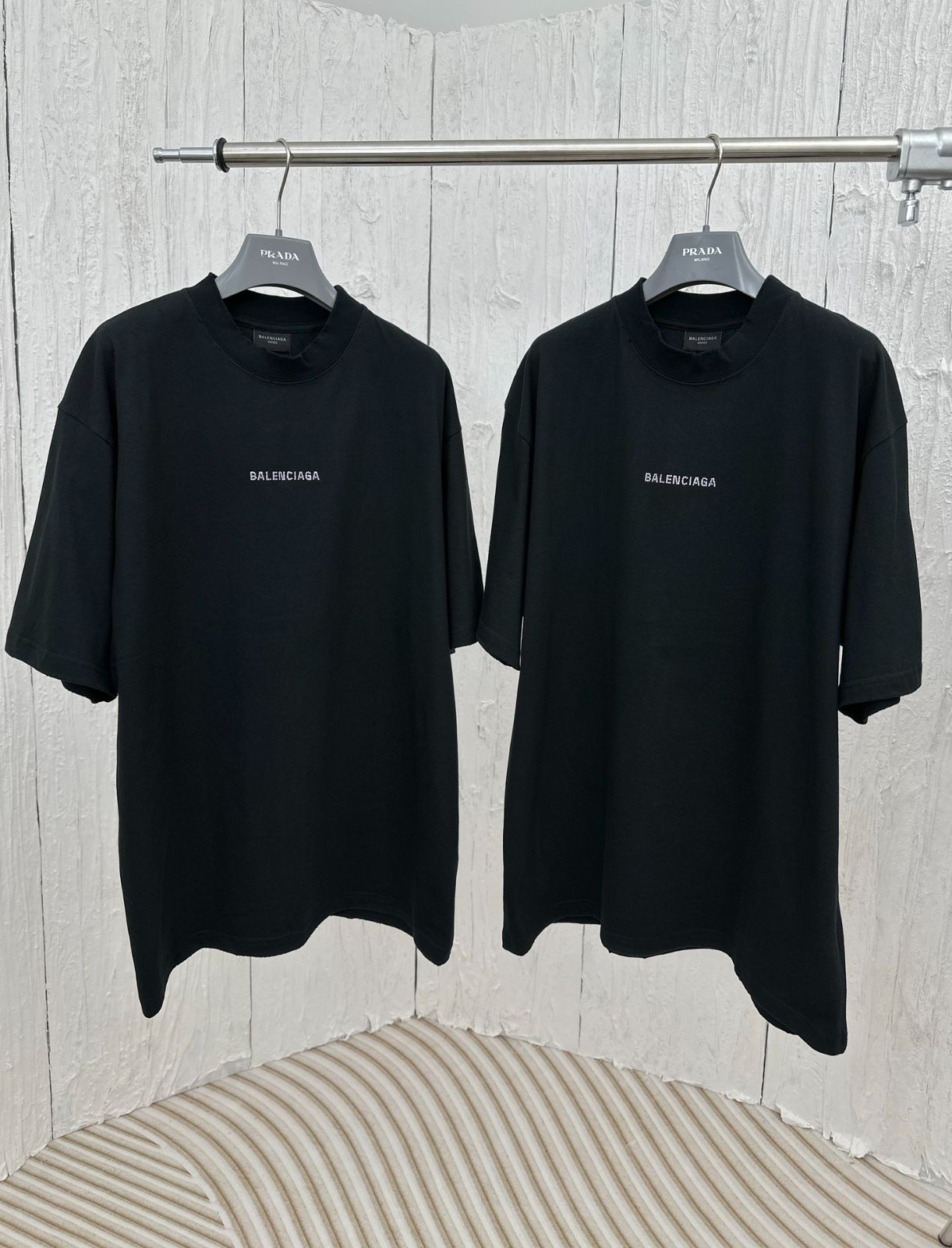 新品 BALENCLAGA バレンシアガ 24SS 前後のロゴ 半袖Tシャツ ブラック 男女兼用