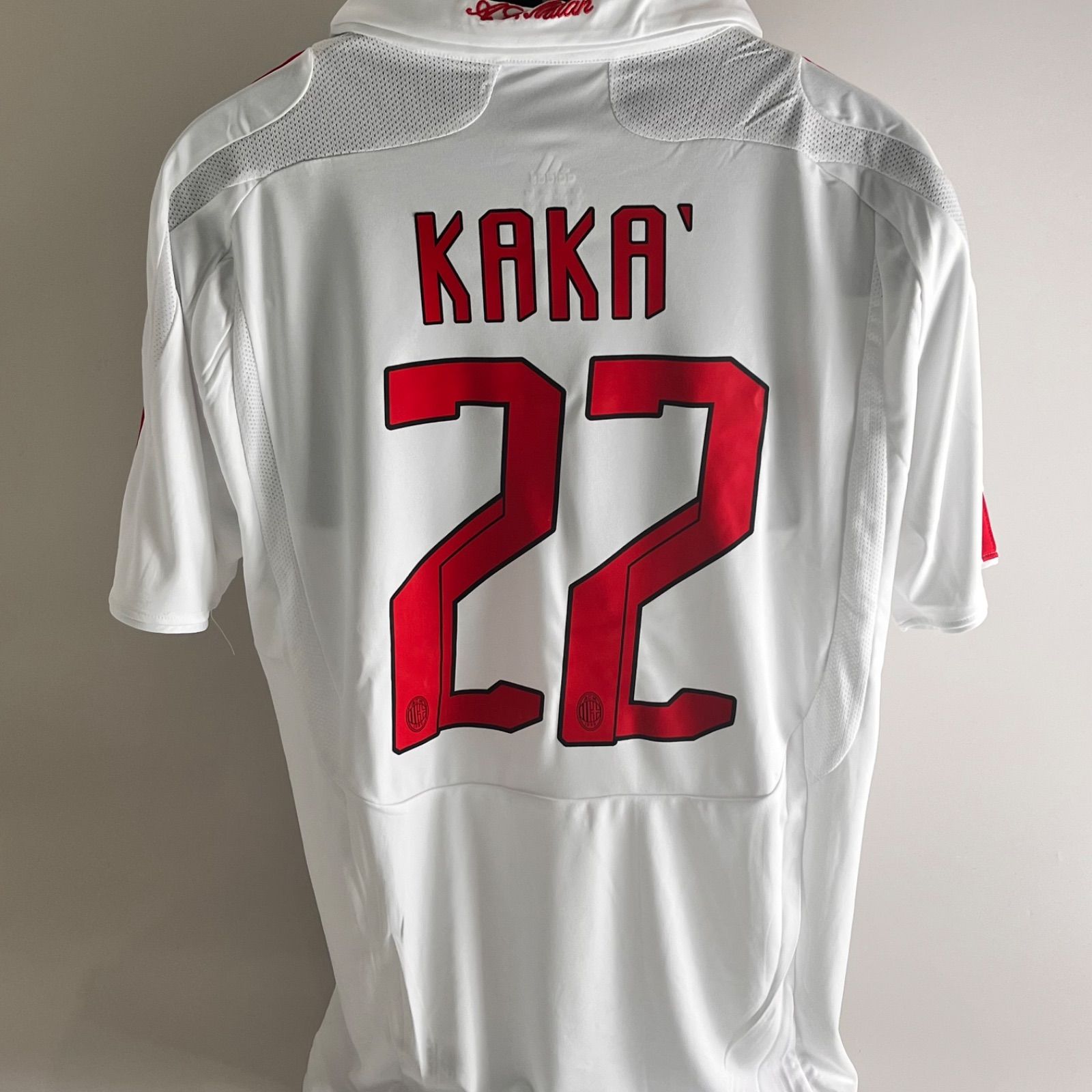 背番号22番 KAKA' カカ ACミラン adidas アディダス サッカーユニフォー ム オーセンティックパッチ付 大人 半袖 - メルカリ