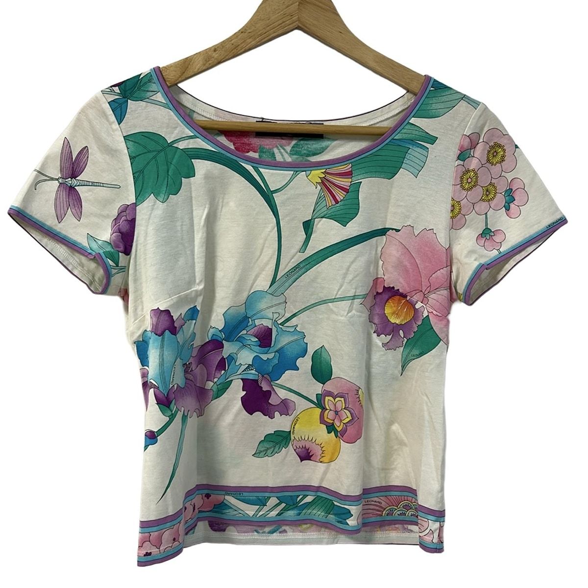 LEONARD レオナール 半袖Tシャツ サイズM レディース - アイボリー×ブルー×マルチ クルーネック|花柄