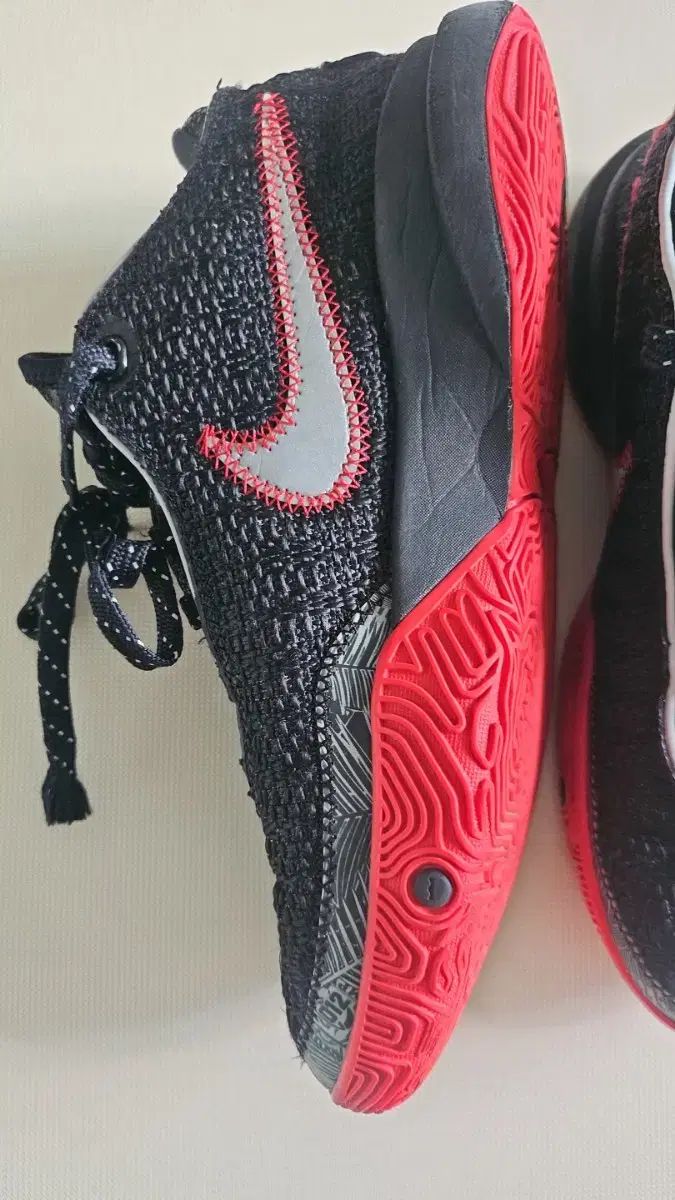 ナイキ バスケシューズ レブロン 20 DQ 8651 245 サイズ