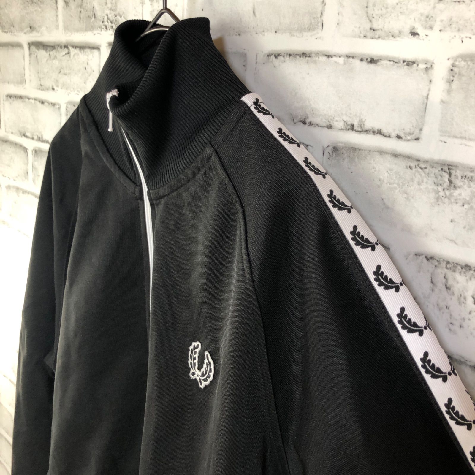 【FRED PERRY】刺繍トラックジャケット ジャージ 月桂樹 ブラック L 希少XL⭐️Fred Perry トラックジャケット/ジャージ 刺繍月桂樹