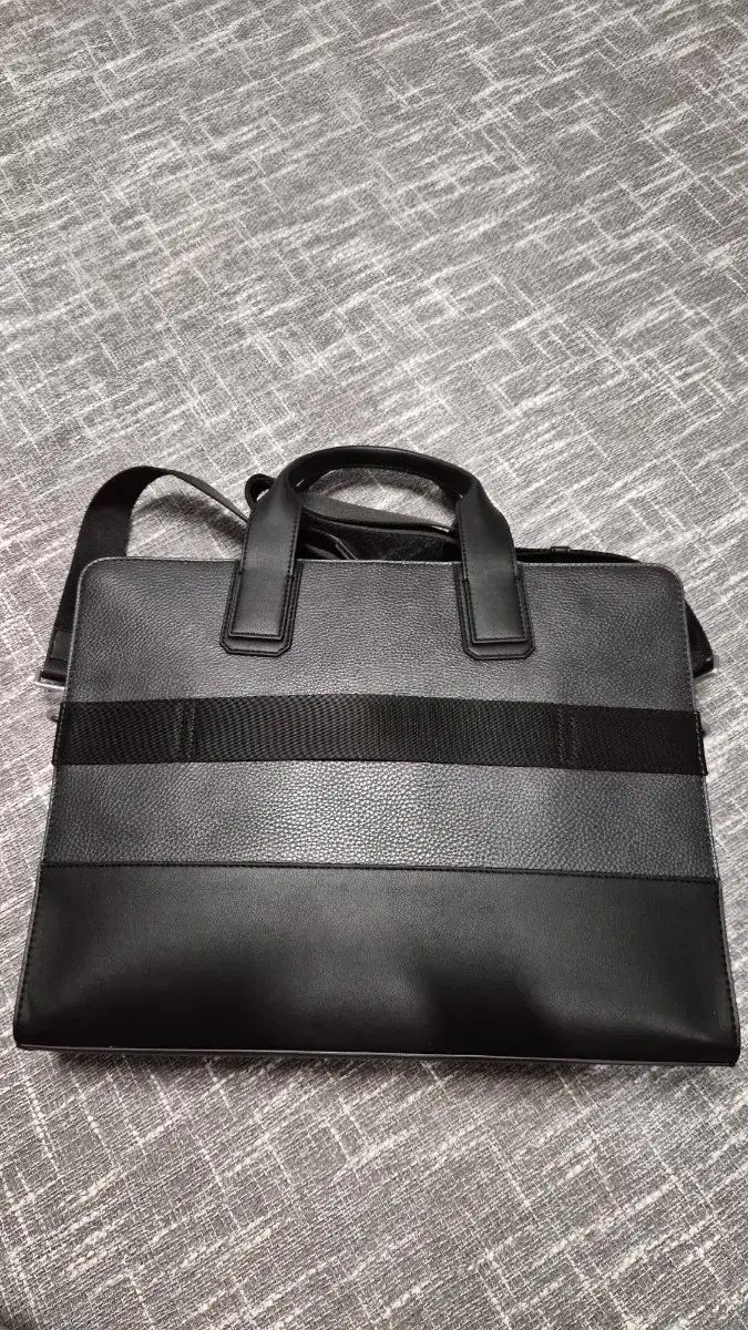 Tommy Hilfiger トミーヒルフィガー ブリーフケース
