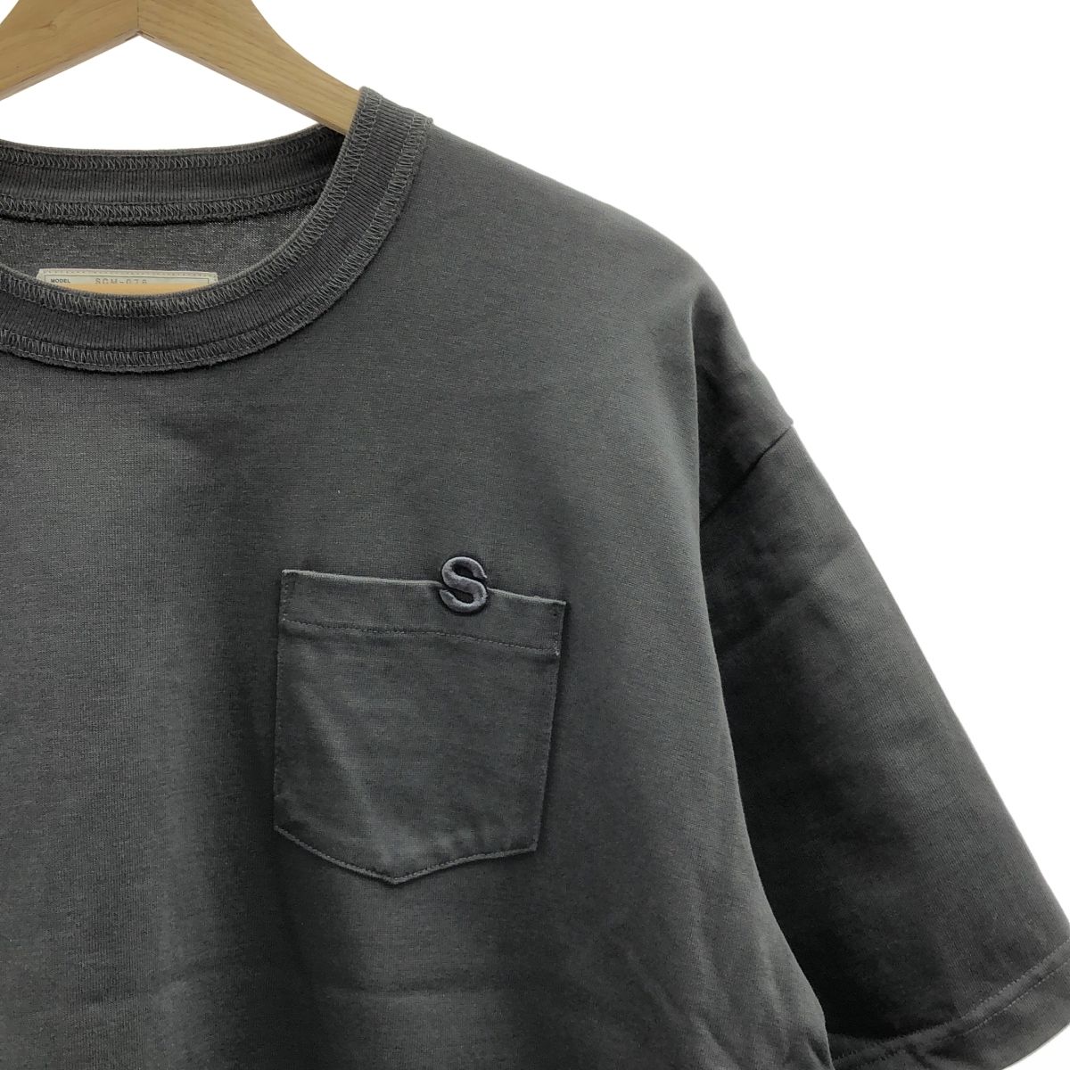 sacai | サカイ | コットン ロゴ刺しゅう ポケットTシャツ | 3 | グレー | メンズ