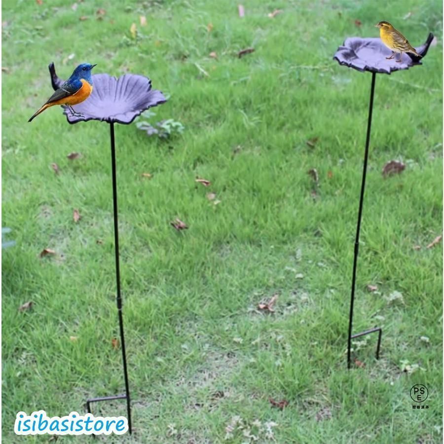 屋外の鳥の餌箱