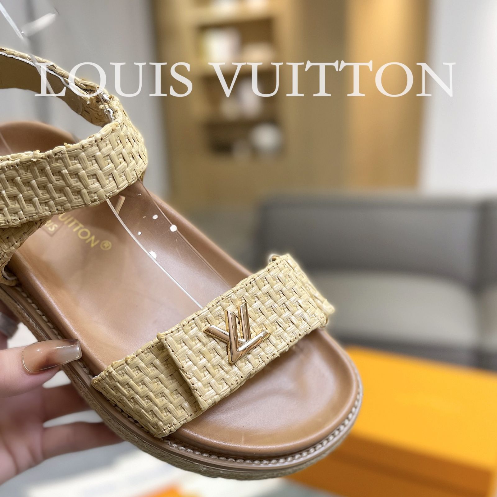 未使用ルイヴィトンLOUIS VUITTON エンボスサンダル