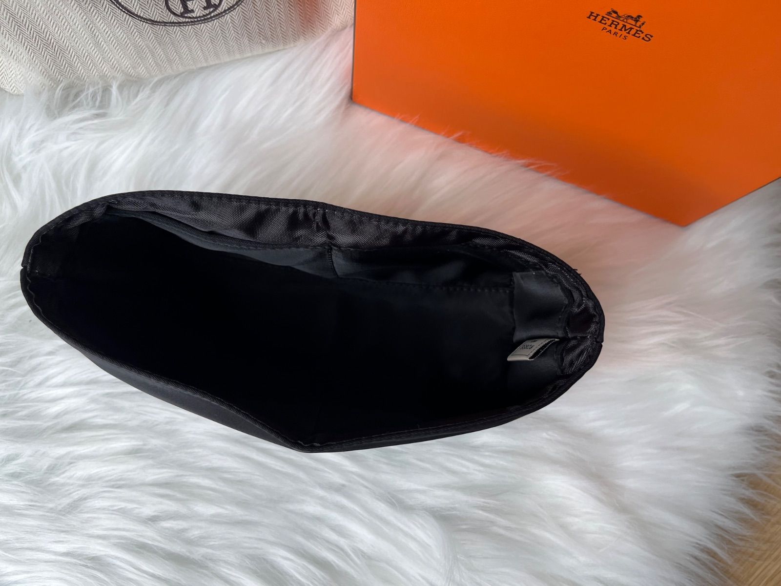 【新品】HERMES ケリー　Kelly 25 自立　軽い　シンプル　単色