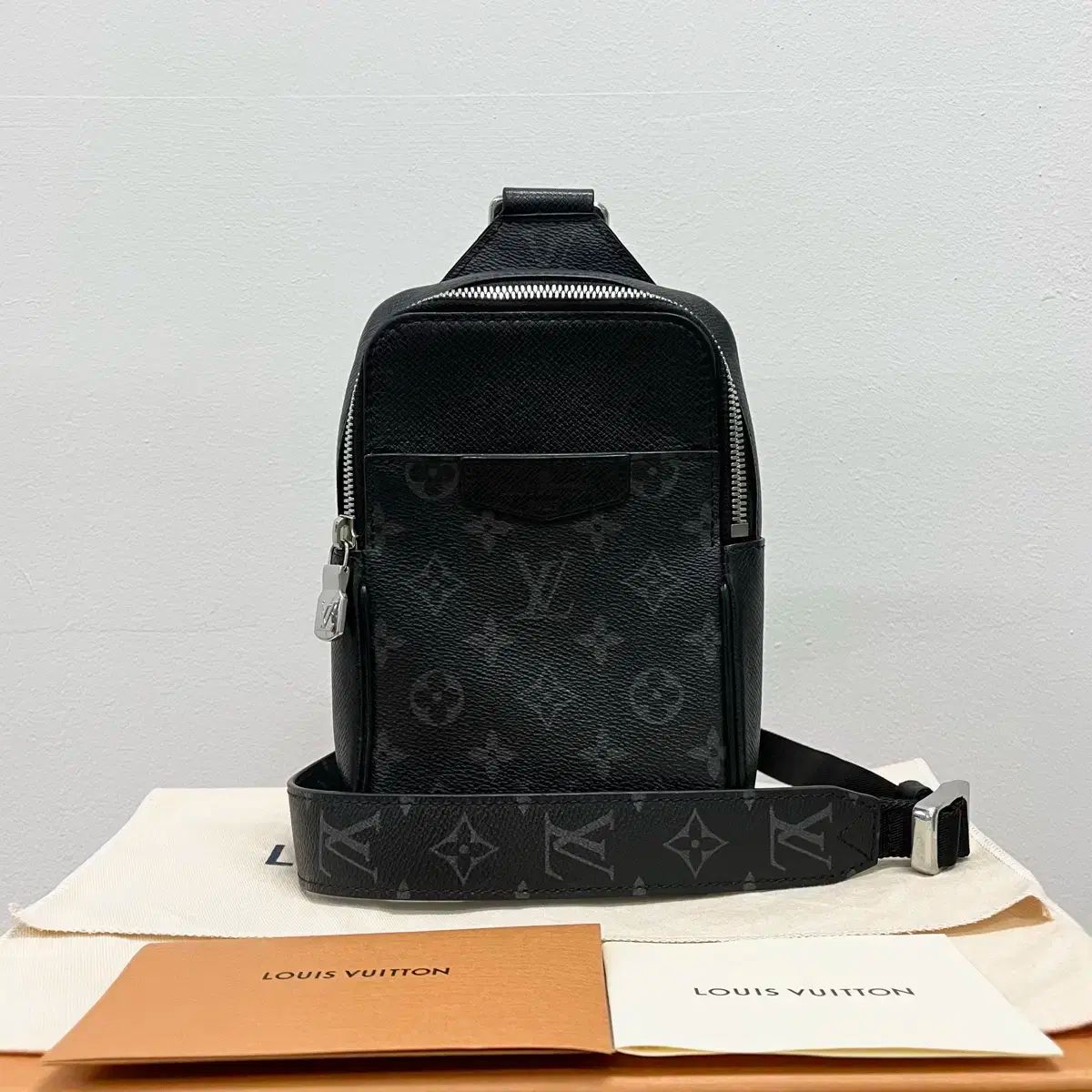 ルイヴィトン アウトドア スリングバック モノグラム エクリプス バッグ M30741